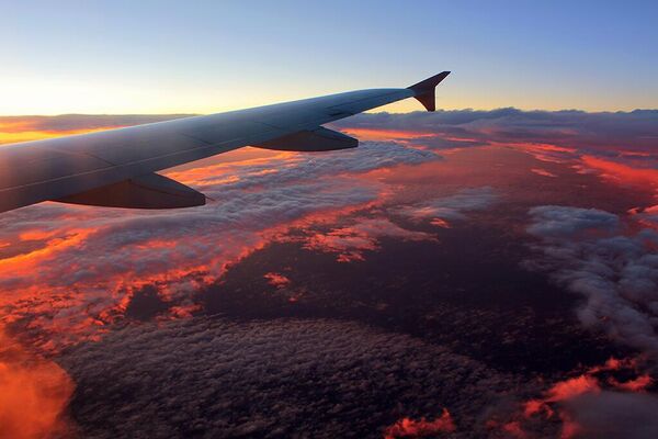 سحب فوق بيلاروسيا خلال رحلة جوية من مطار "شيريميتيفو" الدولي إلى مطار"فيينا" الدولي. - سبوتنيك عربي