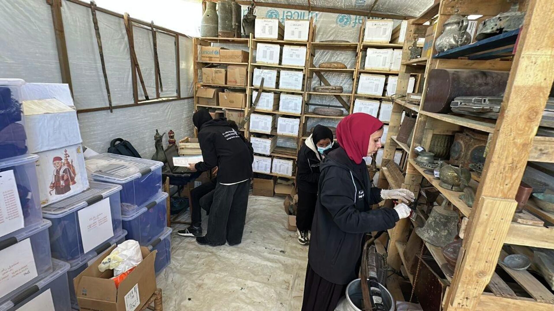 حراس التراث ينتشلون مخطوطات وآثار غزة من تحت الركام - سبوتنيك عربي, 1920, 22.04.2026