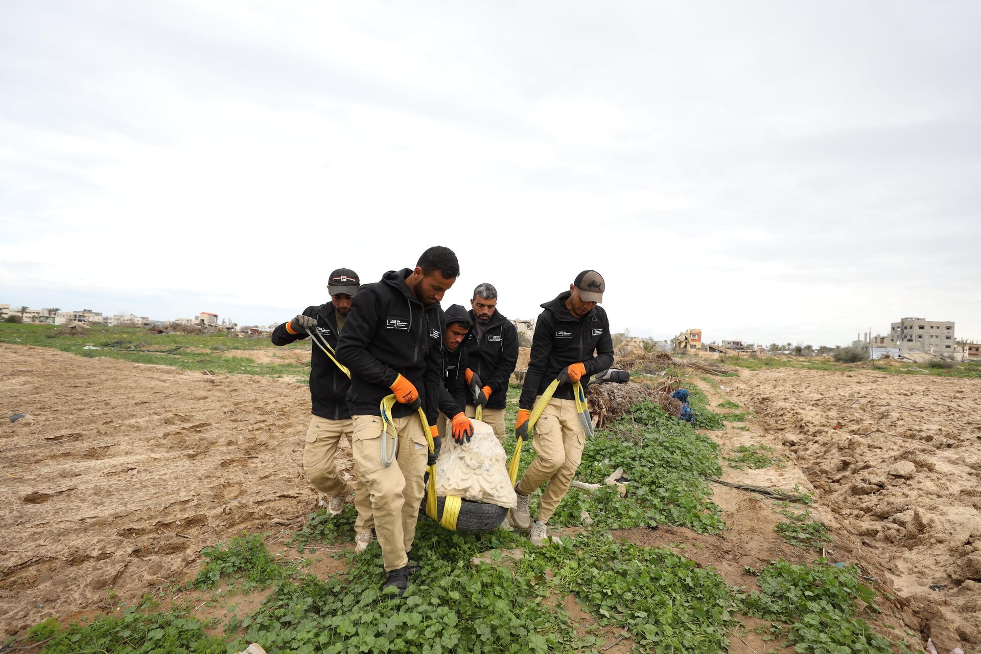 حراس التراث ينتشلون مخطوطات وآثار غزة من تحت الركام - سبوتنيك عربي, 1920, 22.04.2026