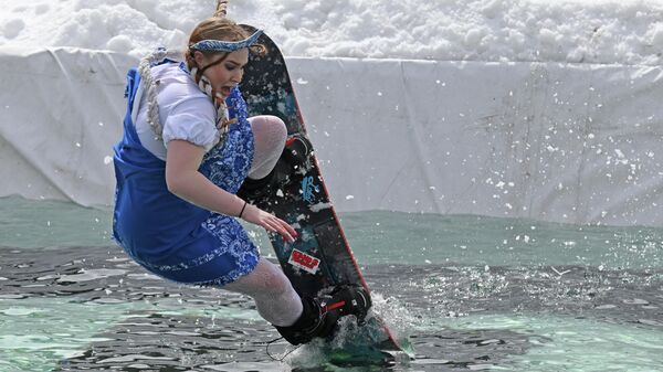 Участница ежегодного фестиваля Горнолужник в фанпарке Бобровый лог в Красноярске, Россия - سبوتنيك عربي