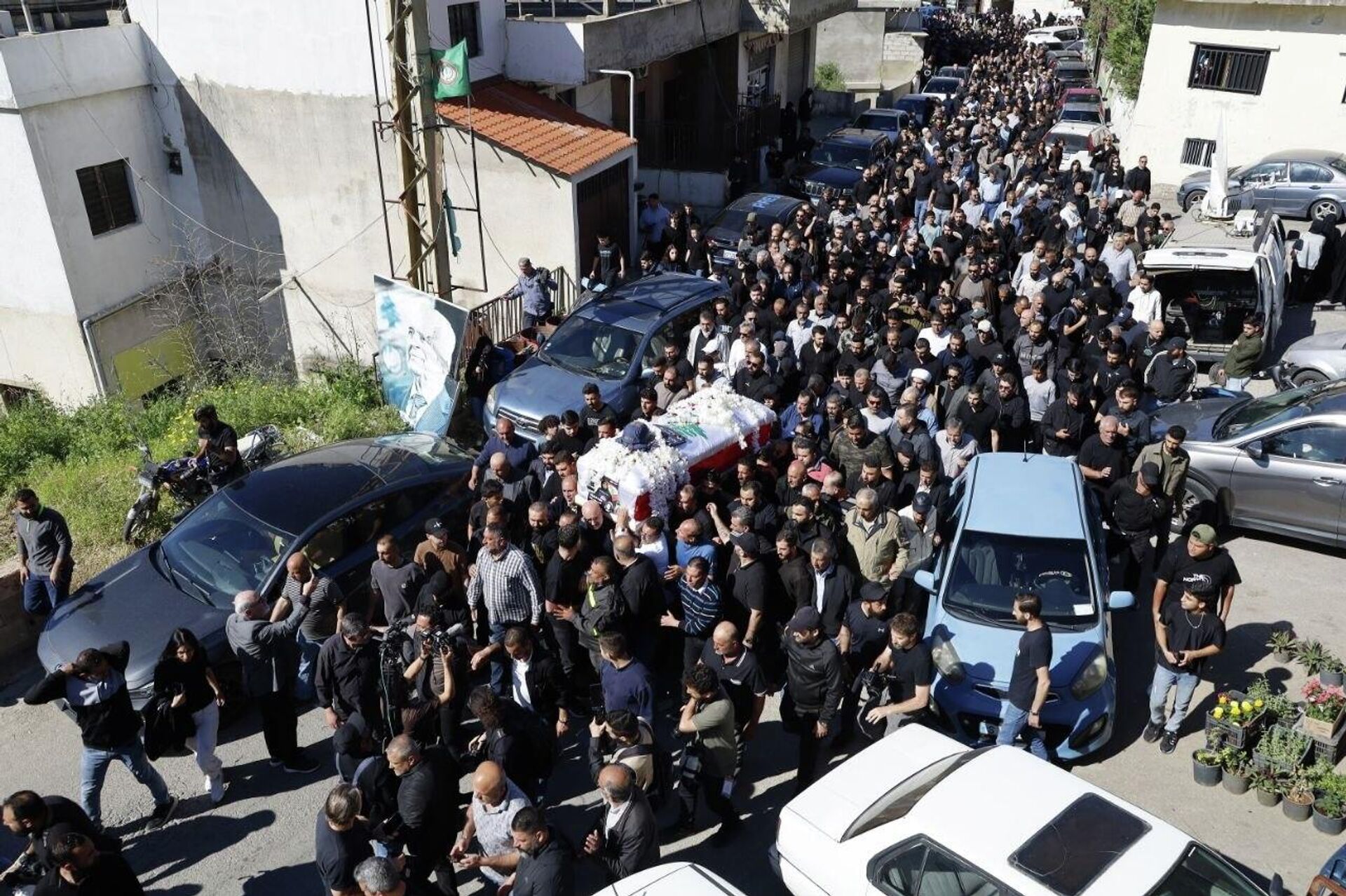 عدسة سبوتنيك ترصد مشاهد مهيبة خلال تشييع الصحفية اللبنانية آمال خليل     - سبوتنيك عربي, 1920, 23.04.2026