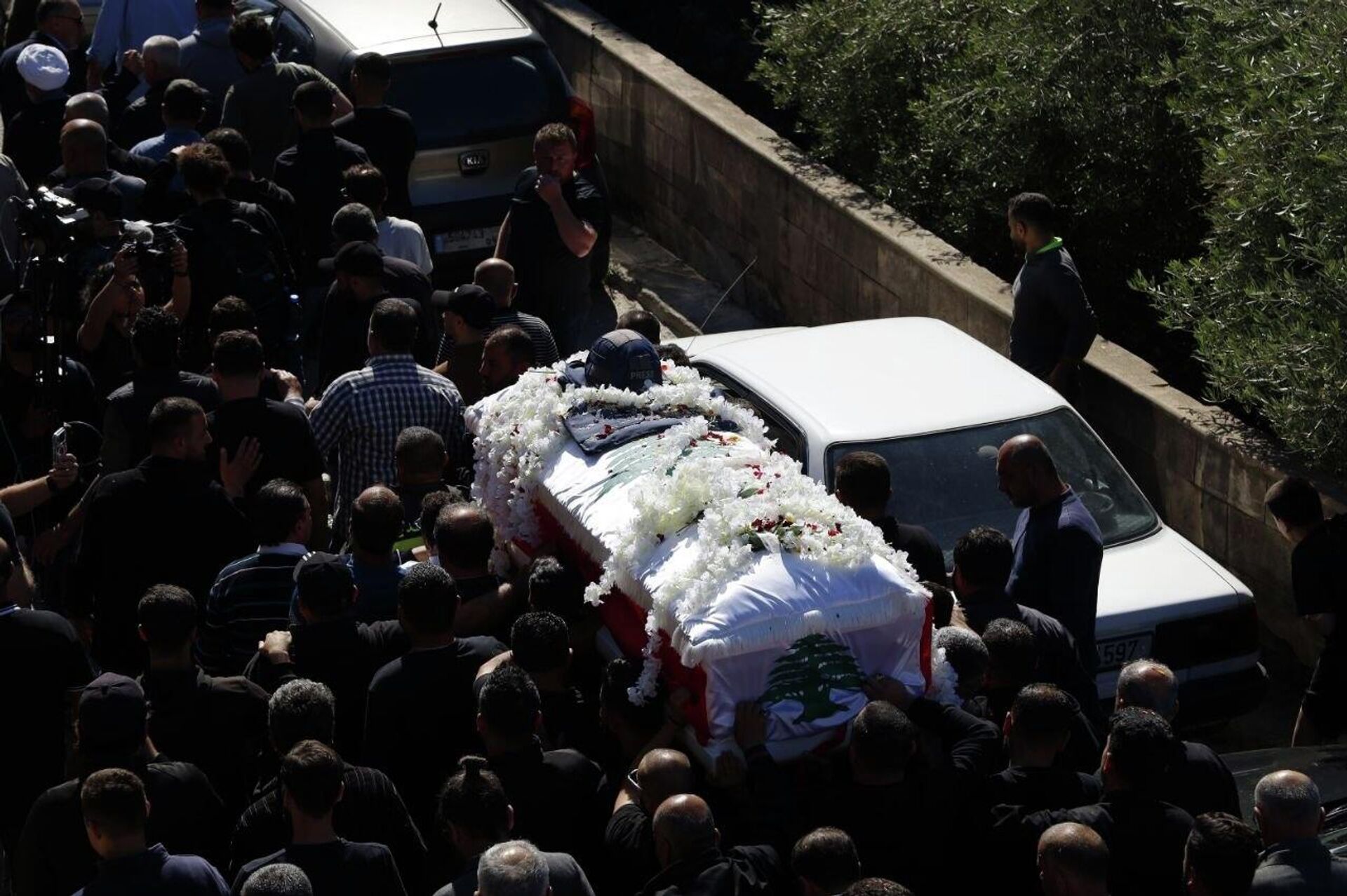 عدسة سبوتنيك ترصد مشاهد مهيبة خلال تشييع الصحفية اللبنانية آمال خليل     - سبوتنيك عربي, 1920, 23.04.2026