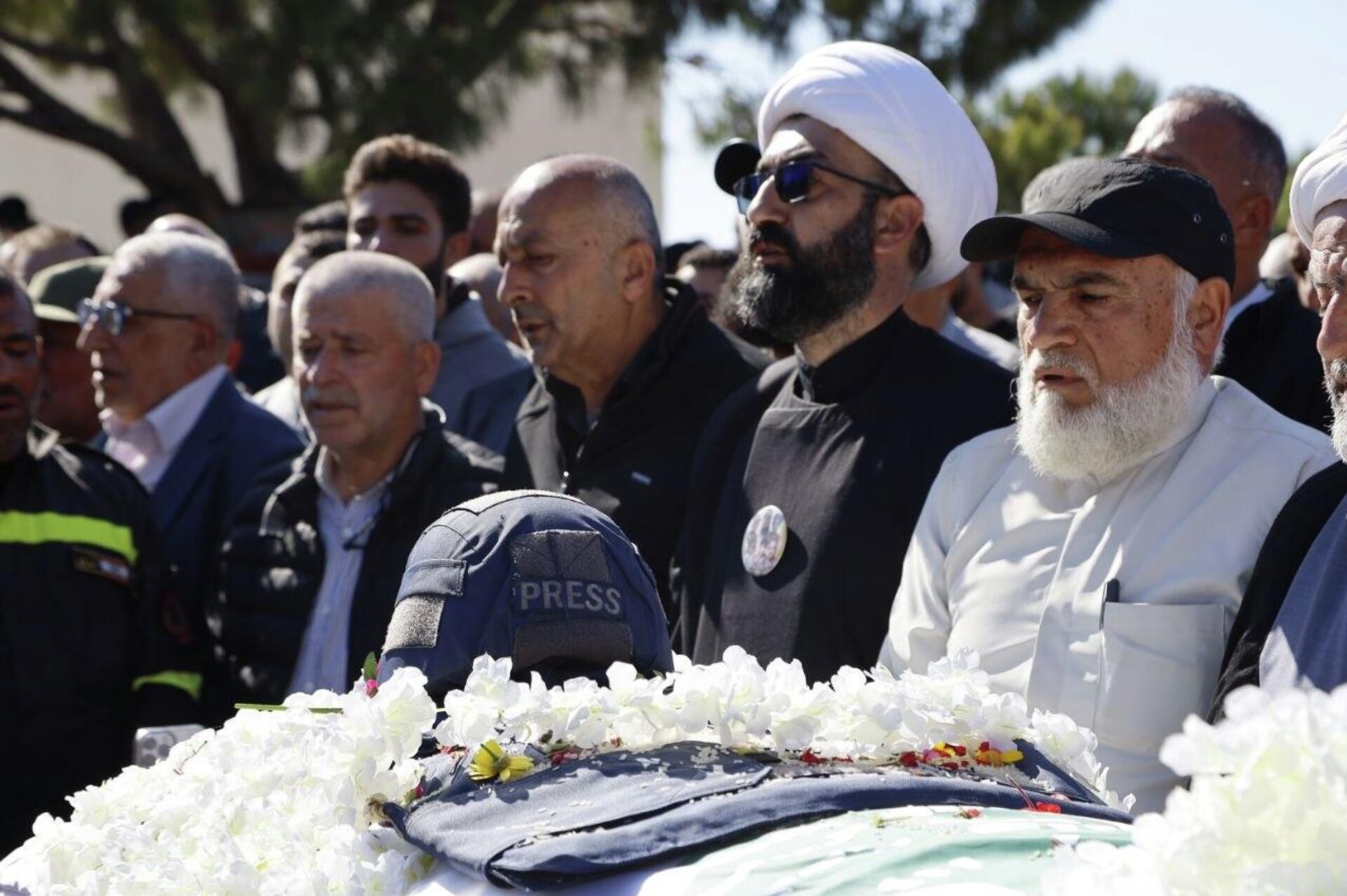 عدسة سبوتنيك ترصد مشاهد مهيبة خلال تشييع الصحفية اللبنانية آمال خليل     - سبوتنيك عربي, 1920, 23.04.2026