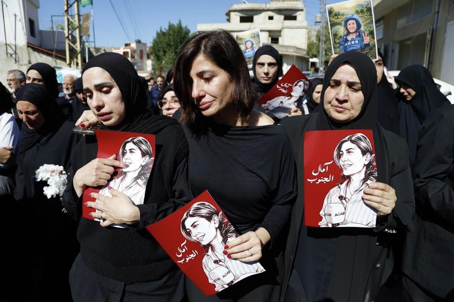 عدسة سبوتنيك ترصد مشاهد مهيبة خلال تشييع الصحفية اللبنانية آمال خليل     - سبوتنيك عربي, 1920, 23.04.2026