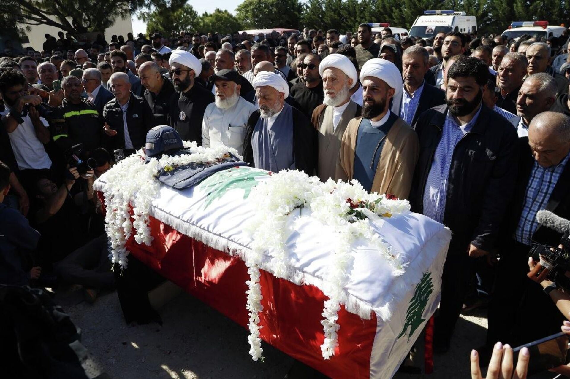 عدسة سبوتنيك ترصد مشاهد مهيبة خلال تشييع الصحفية اللبنانية آمال خليل     - سبوتنيك عربي, 1920, 23.04.2026