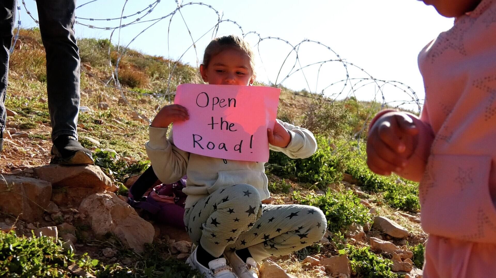 الاستيطان يقطع طريق طلبة مدرسة أم الخير جنوبي الضفة الغربية.. صور وفيديو - سبوتنيك عربي, 1920, 24.04.2026