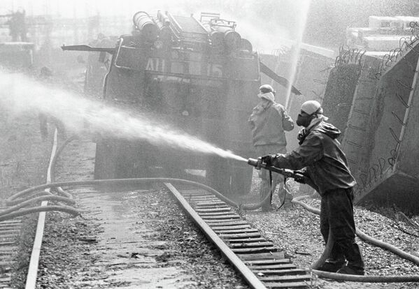 صورة تظهر عملية تطهير موقع محطة "تشيرنوبيل" للطاقة النووية - سبوتنيك عربي