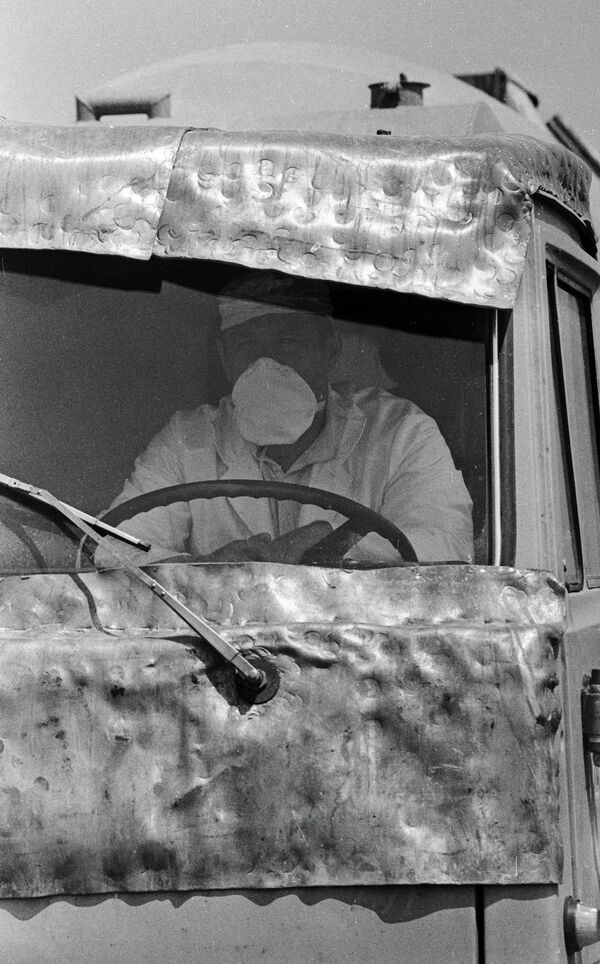 مركبة مزودة بدروع رصاصية استخدمت لإزالة آثار حادث محطة "تشيرنوبيل" للطاقة النووية، في 26 أبريل 1986 - سبوتنيك عربي