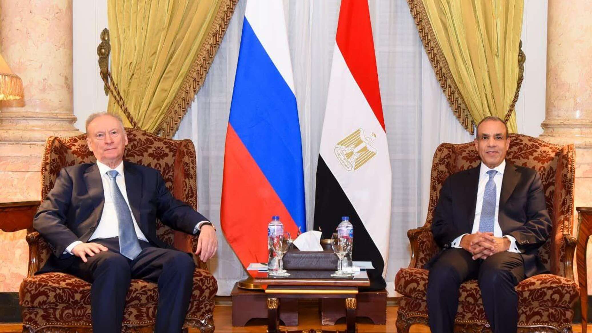 وزير الخارجية المصري يتبادل الرؤى مع مساعد الرئيس الروسي حول الشرق الأوسط