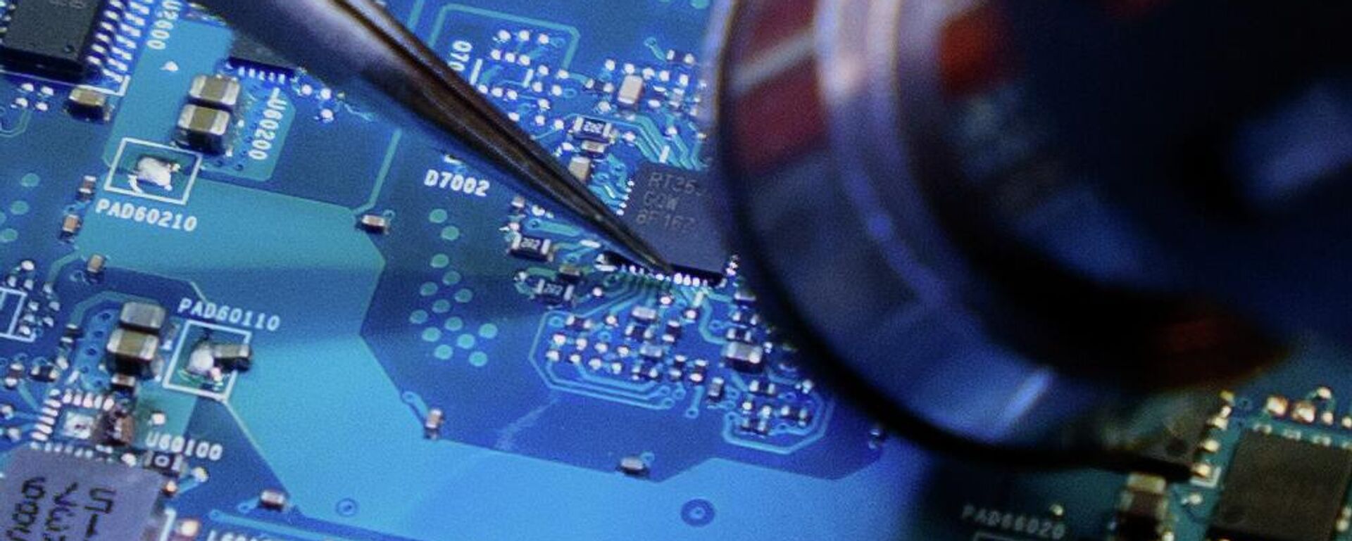 لحام رقائق إلكترونية  - سبوتنيك عربي, 1920, 28.04.2026