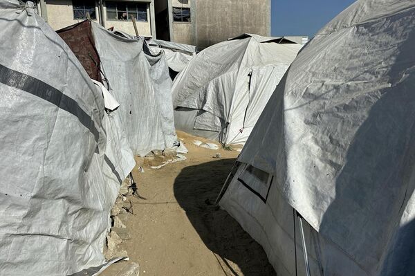 خلف الخط الأصفر بيوت تختفي وحدود تٌرسم والنازحون في غزة يتمسكون بحلم العودة   - سبوتنيك عربي