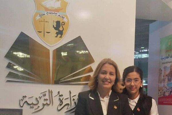 طفلة تونسية تنجح في ابتكار أول روبوت ذكي لمرافقة أطفال &quot;طيف التوحد&quot; - سبوتنيك عربي