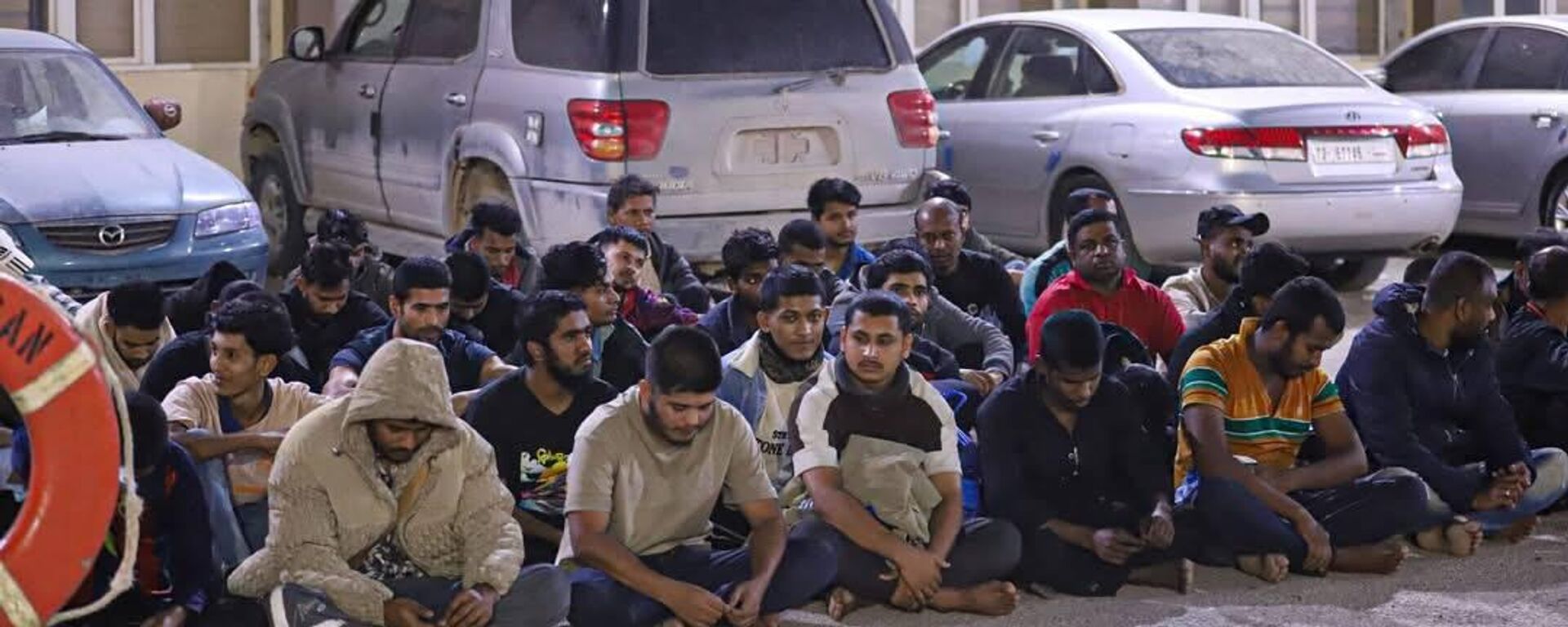  تفكيك شبكة للاتجار بالبشر في أجدابيا بليبيا وتحرير 120 مهاجرًا وضبط ورشة لتصنيع قوارب التهريب - سبوتنيك عربي, 1920, 12.05.2026