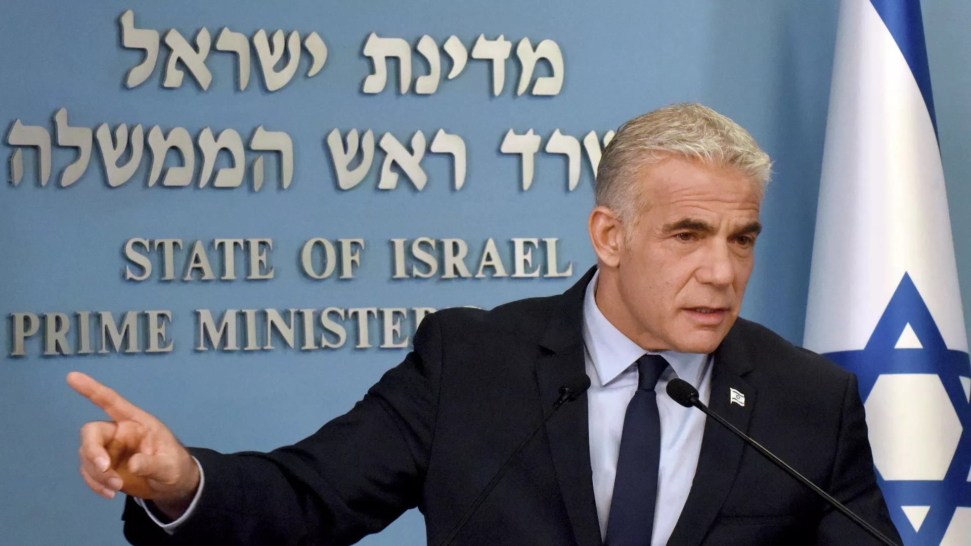 Israeli Prime Minister Yair Lapid speaks about Iran at a security briefing for the foreign press at the Prime Minister's office in Jerusalem, Wednesday, Aug. 24, 2022. Lapid called on U.S. President Joe Biden and Western powers to call off an emerging nuclear deal with Iran, saying an agreement would fail to prevent Iran from developing a nuclear bomb and reward it with billions of dollars to fund Israel's enemies. Israel's caretaker prime minister used stark language on Wednesday in his criticism of the expected agreement. (Debbie Hill/Pool via AP) - سبوتنيك عربي, 1920, 13.05.2026