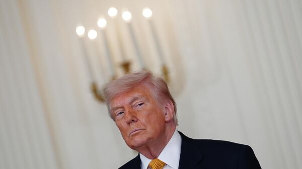Президент Дональд Трамп на мероприятии в Восточном зале Белого дома в Вашингтоне - سبوتنيك عربي