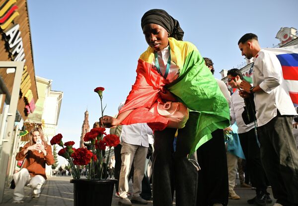 موكب المشاركين في "كأس الطهاة الدولي" على طول شارع "باومان"، كجزء من المنتدى الاقتصادي الدولي الـ17 "روسيا والعالم الإسلامي 2026"، في مدينة قازان الروسية - سبوتنيك عربي