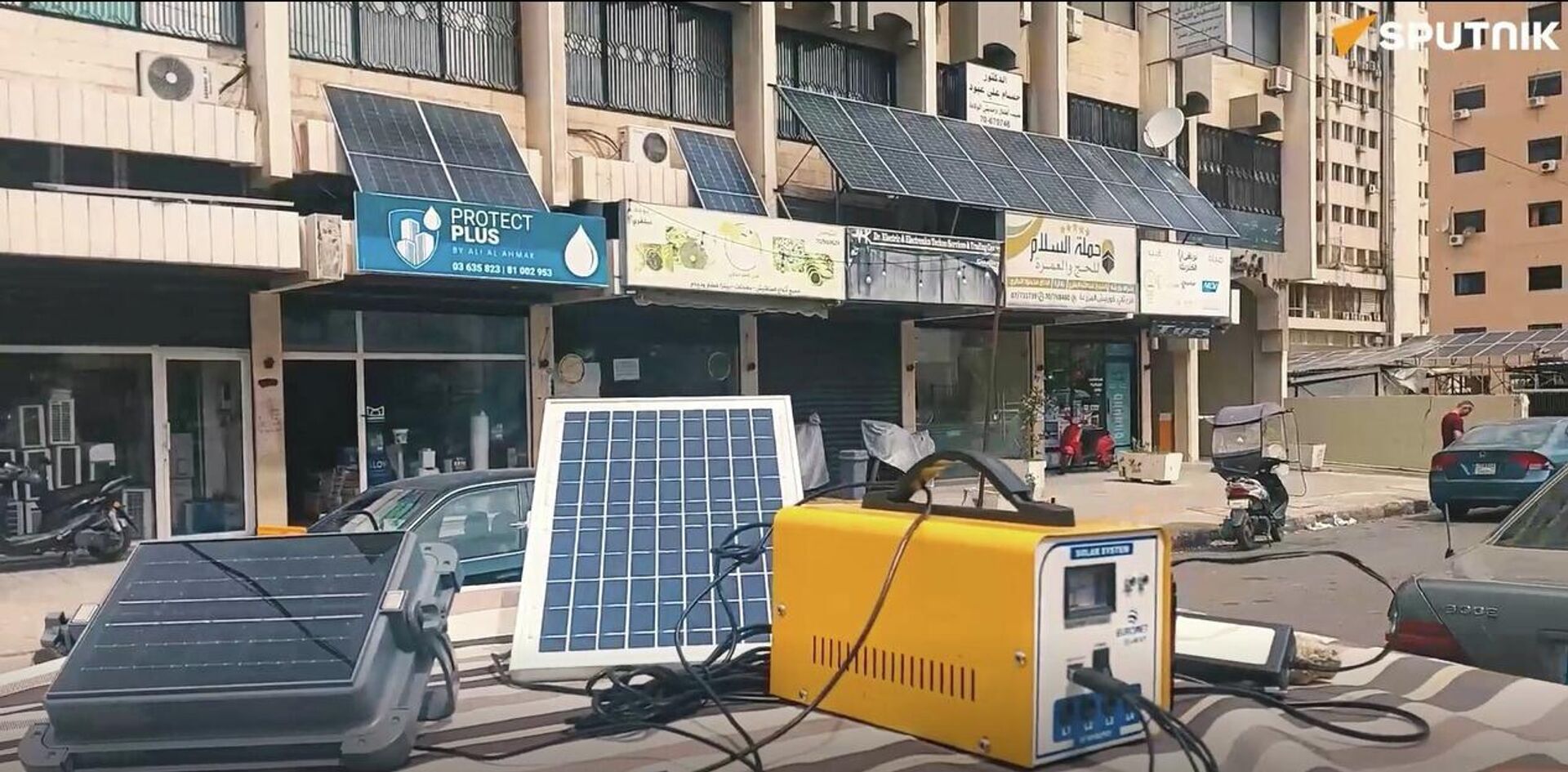 لبناني يتحدى التهجير بتجميل الوجوه.. ويحول رصيفا لباب للمساعدة وكسب الرزق لبناني يتحدى التهجير بتجميل الوجوه.. ويحول رصيفا لباب للمساعدة وكسب الرزق - سبوتنيك عربي, 1920, 22.05.2026