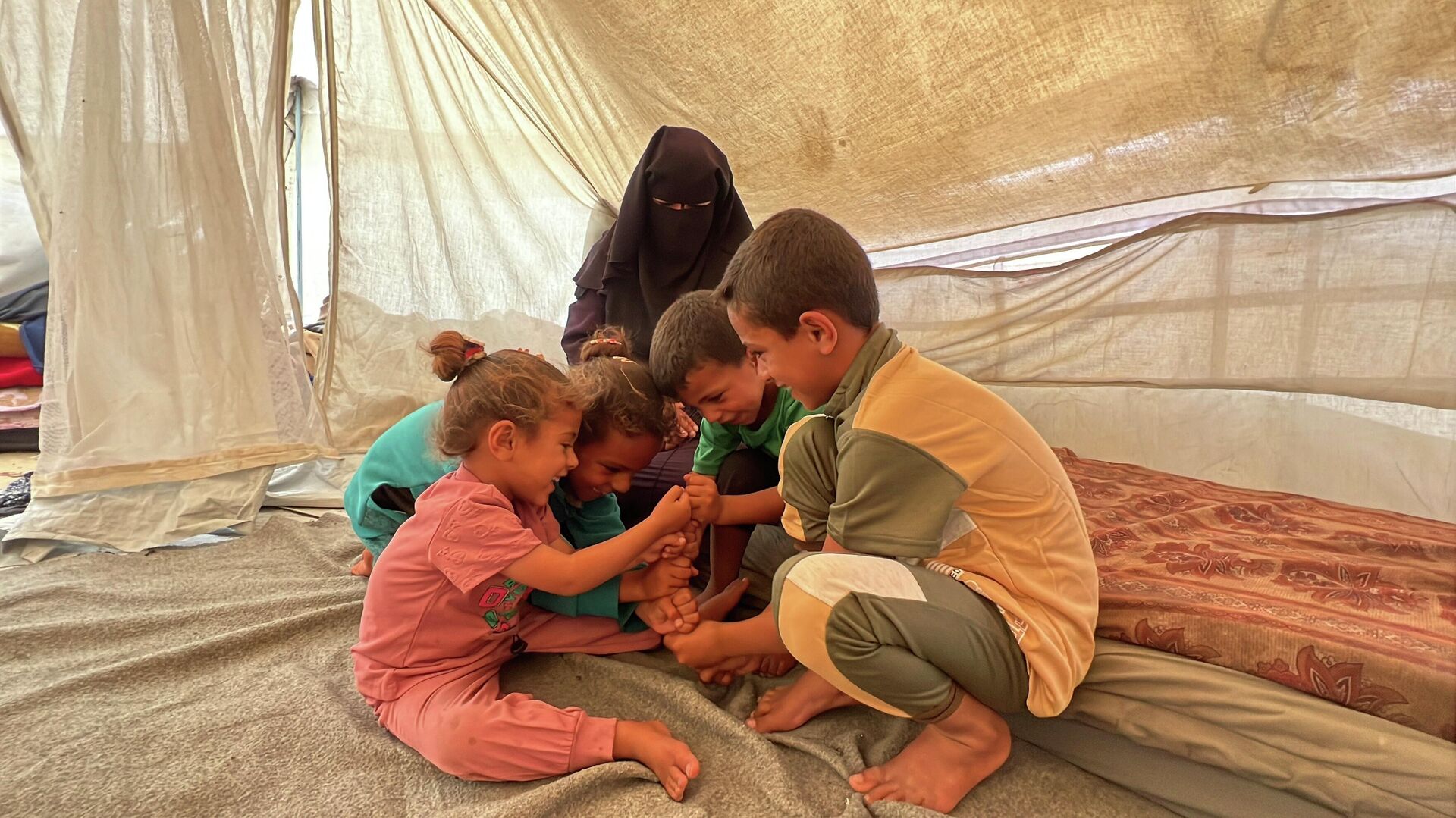 طفل فلسطيني يعيل أسرته بعربة نقل صنعها بنفسه في غزة طفل فلسطيني يعيل أسرته بعربة نقل صنعها بنفسه في غزة - سبوتنيك عربي, 1920, 22.05.2026
