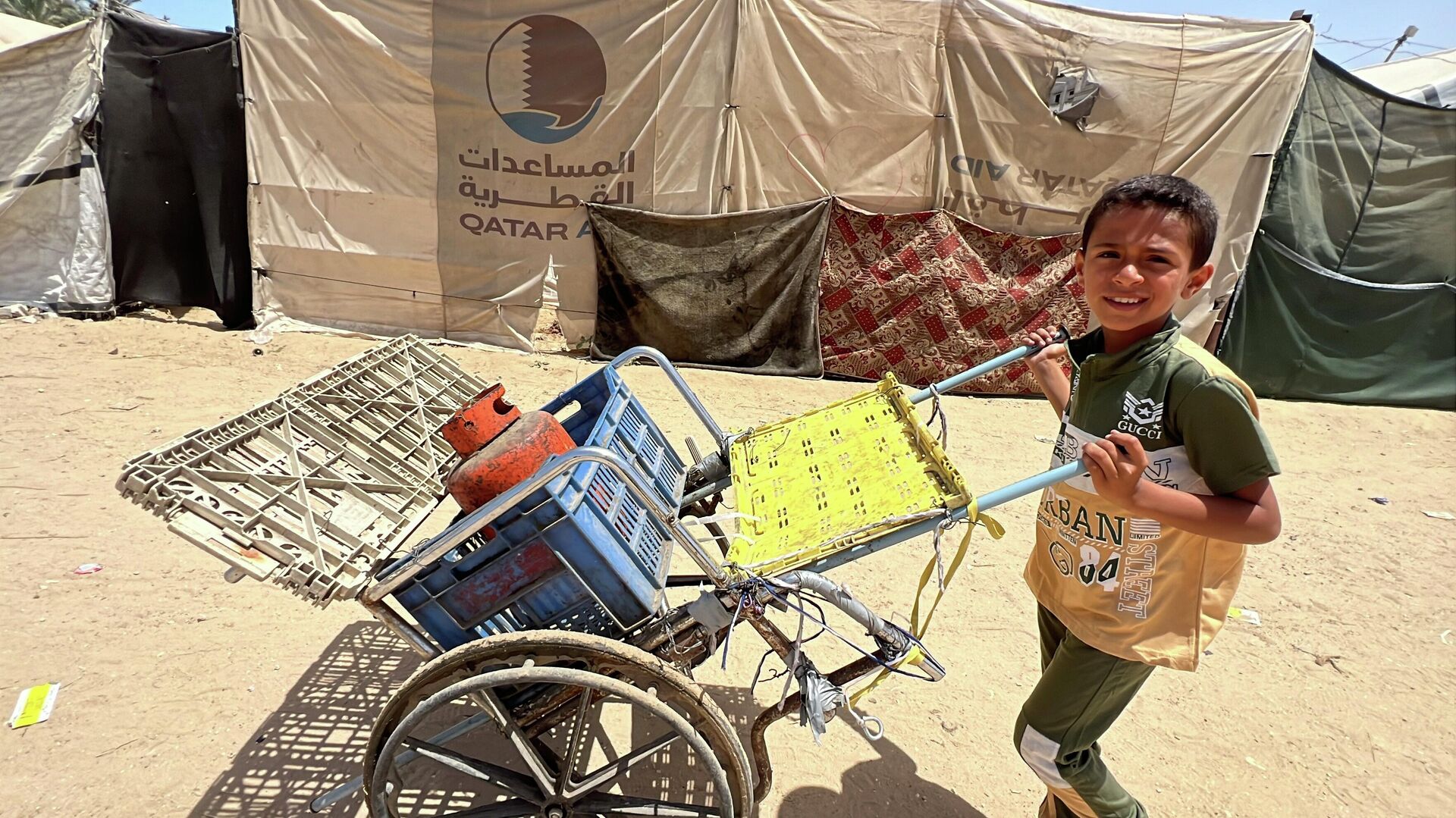 طفل فلسطيني يعيل أسرته بعربة نقل صنعها بنفسه في غزة طفل فلسطيني يعيل أسرته بعربة نقل صنعها بنفسه في غزة - سبوتنيك عربي, 1920, 22.05.2026