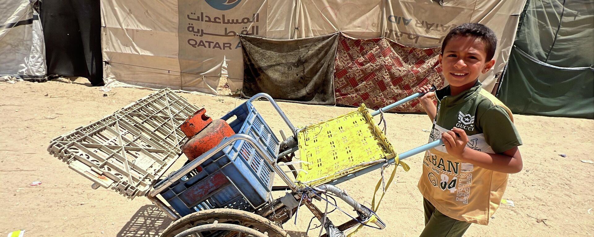 طفل فلسطيني يعيل أسرته بعربة نقل صنعها بنفسه في غزة - سبوتنيك عربي, 1920, 22.05.2026