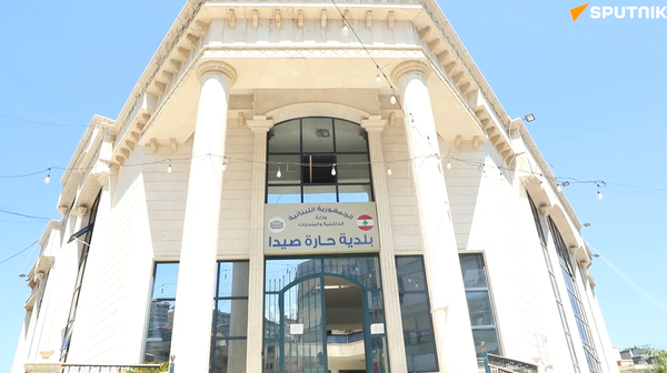 معاناة مدينة صيدا وبلدة حارة صيدا الملاصقة لها نتيجة للغارات الإسرائيلية - سبوتنيك عربي