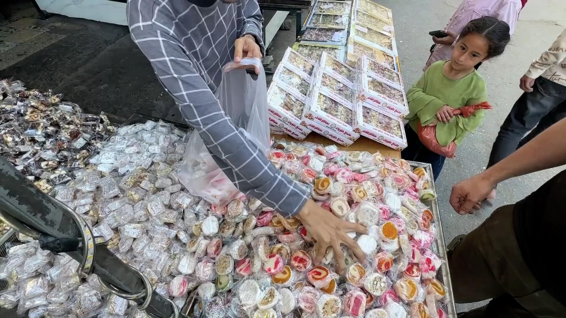 الحلقوم يخفف مرارة الحرب في غزة ويكسو العيد بفرحة متبقية الحلقوم يخفف مرارة الحرب في غزة ويكسو العيد بفرحة متبقية - سبوتنيك عربي, 1920, 29.05.2026