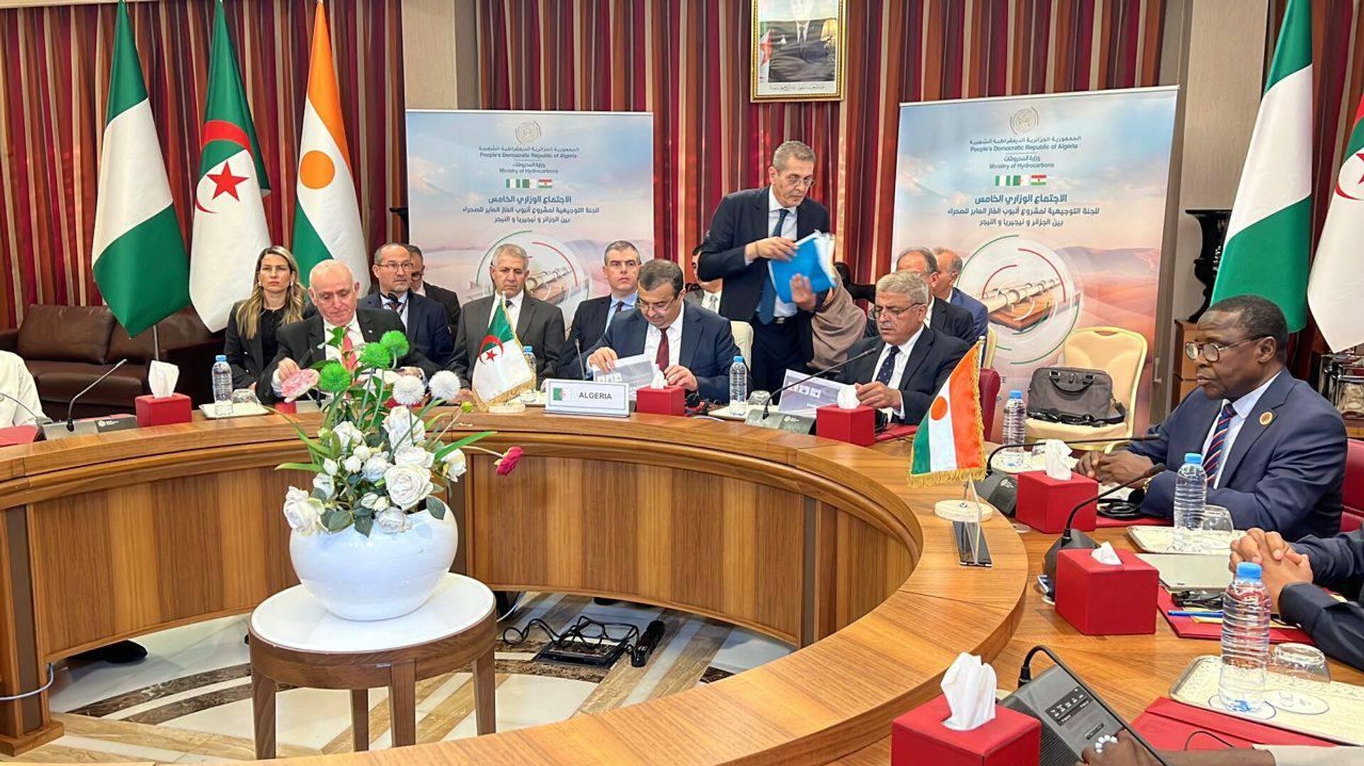 أعمال الاجتماع الوزاري الخامس للجنة التوجيهية لمشروع أنبوب الغاز العابر للصحراء أعمال الاجتماع الوزاري الخامس للجنة التوجيهية لمشروع أنبوب الغاز العابر للصحراء - سبوتنيك عربي, 1920, 03.06.2026