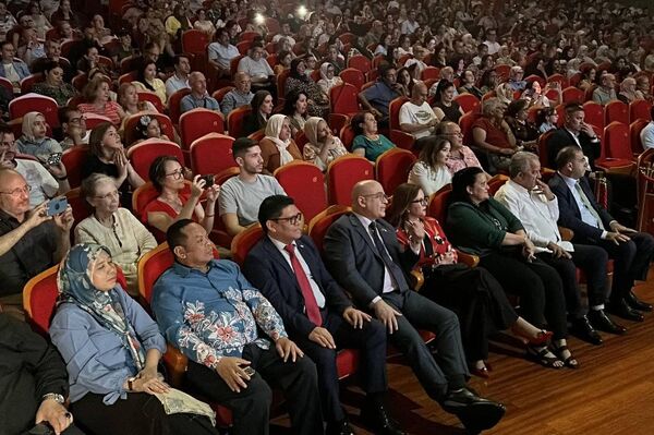 أنغام القوقاز تُشعل أوبرا الجزائر.. ليلة روسية ساحرة تمزج الغناء بالرقص التراثي - سبوتنيك عربي