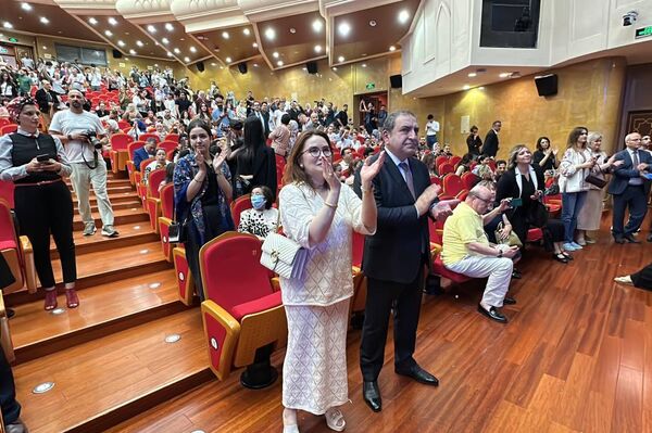 أنغام القوقاز تُشعل أوبرا الجزائر.. ليلة روسية ساحرة تمزج الغناء بالرقص التراثي - سبوتنيك عربي