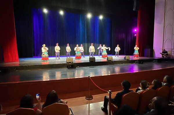 أنغام القوقاز تُشعل أوبرا الجزائر.. ليلة روسية ساحرة تمزج الغناء بالرقص التراثي - سبوتنيك عربي