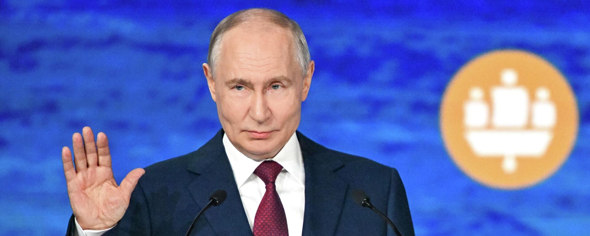 Президент РФ Владимир Путин на пленарном заседании XXIX Петербургского международного экономического форума - سبوتنيك عربي, 1920, 05.06.2026