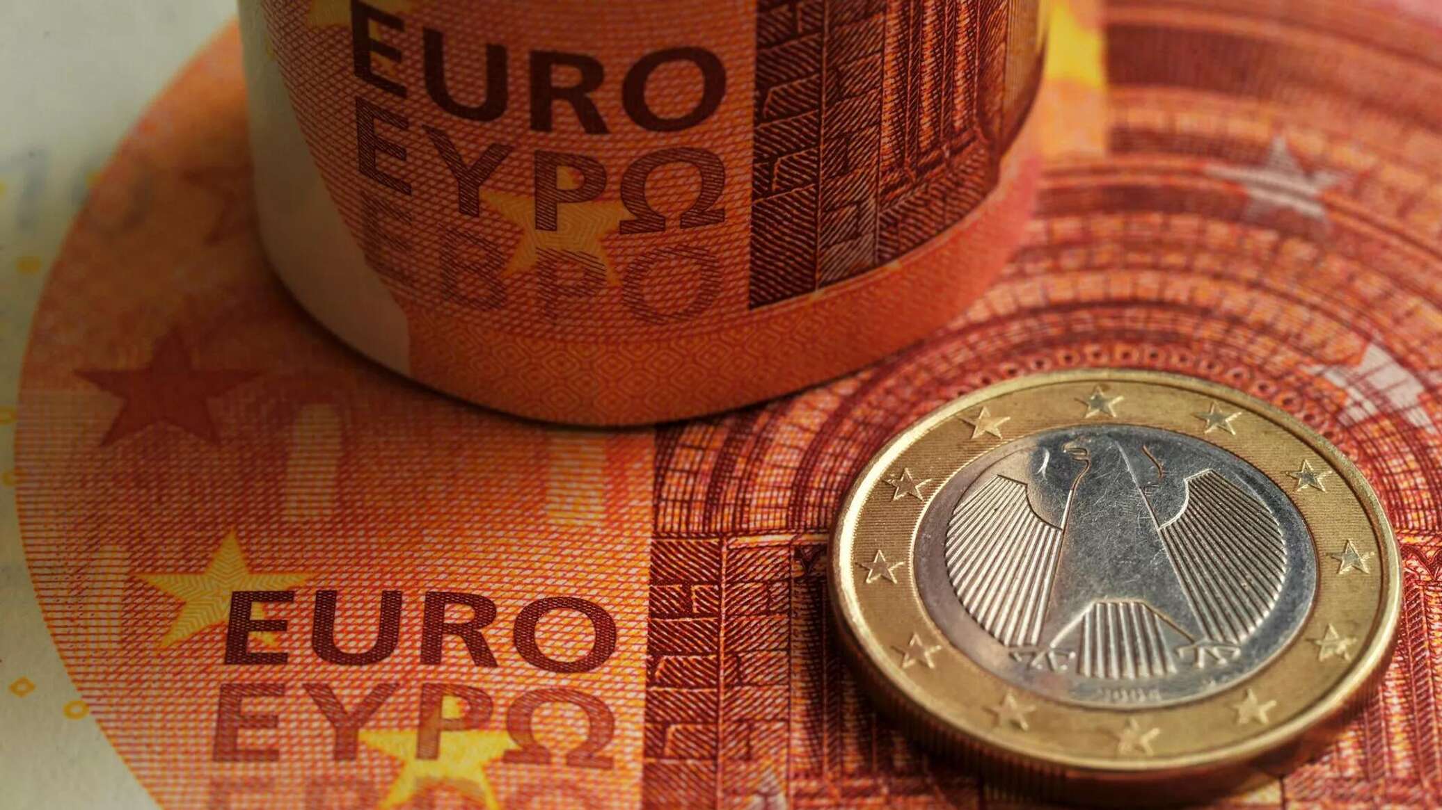 تحول الاتحاد الأوروبي نحو التكتل العسكري..مسار يهدد ازدهاره الاقتصادي لعقود قادمة