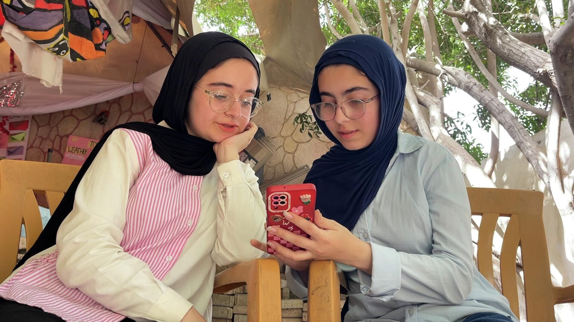 تالا وفرح شقيقتان تبتكران مشروعا لإعادة تدوير الركام في قطاع غزة تالا وفرح شقيقتان تبتكران مشروعا لإعادة تدوير الركام في قطاع غزة - سبوتنيك عربي, 1920, 10.06.2026