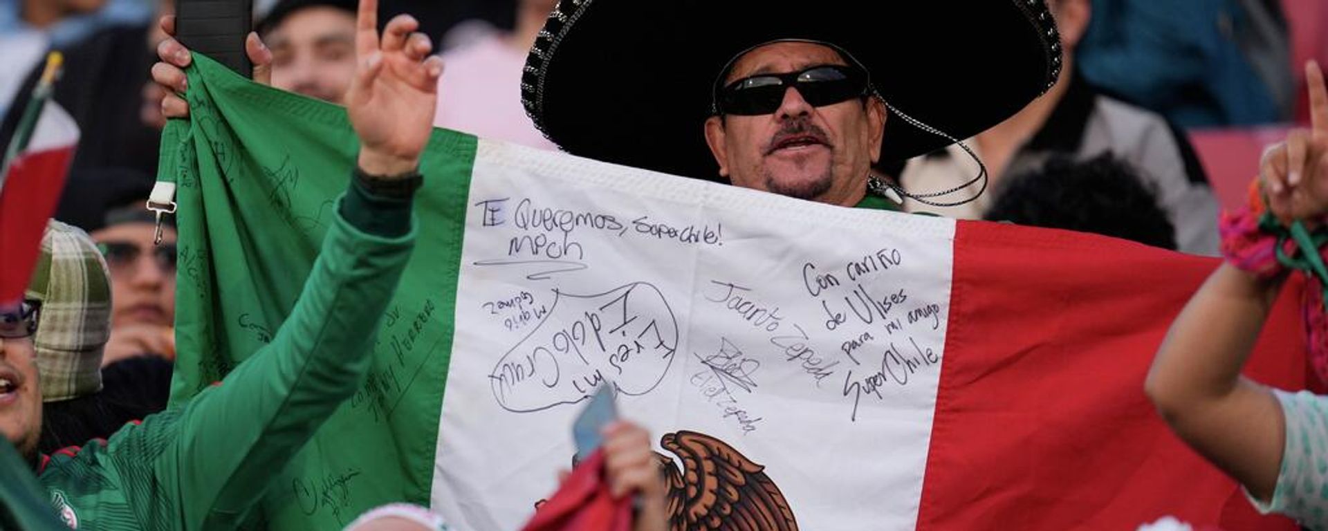 Aficionado mexicano en un partido de fútbol - سبوتنيك عربي, 1920, 11.06.2026