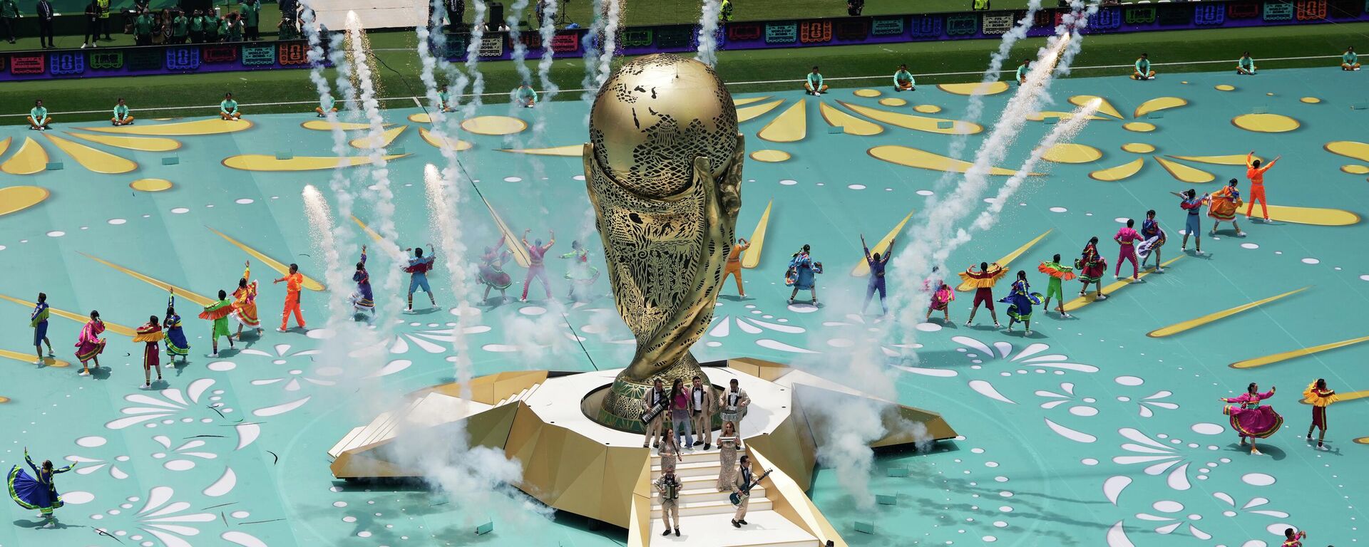 مؤدون على أرض الملعب خلال حفل الافتتاح قبل انطلاق مباراة المجموعة الأولى من كأس العالم لكرة القدم بين المكسيك وجنوب أفريقيا في مدينة مكسيكو. - سبوتنيك عربي, 1920, 14.06.2026