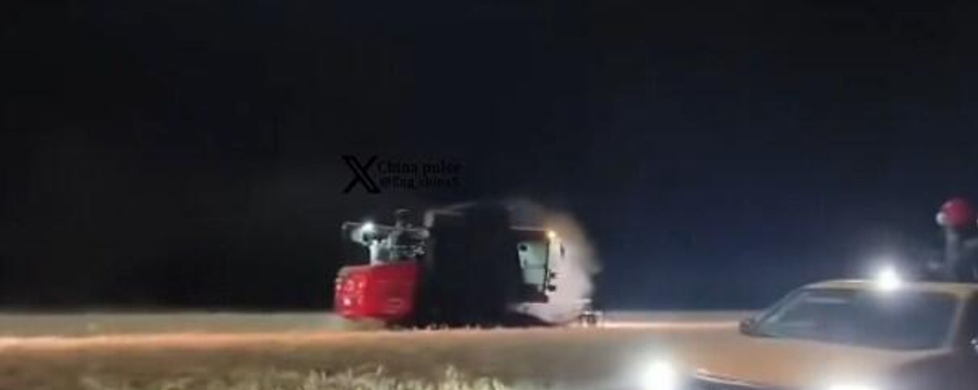 الصين تستخدم الطائرات المسيرة كإضاة في الليل لانجاز حصاد القمح بسرعة...فيديو  - سبوتنيك عربي, 1920, 14.06.2026