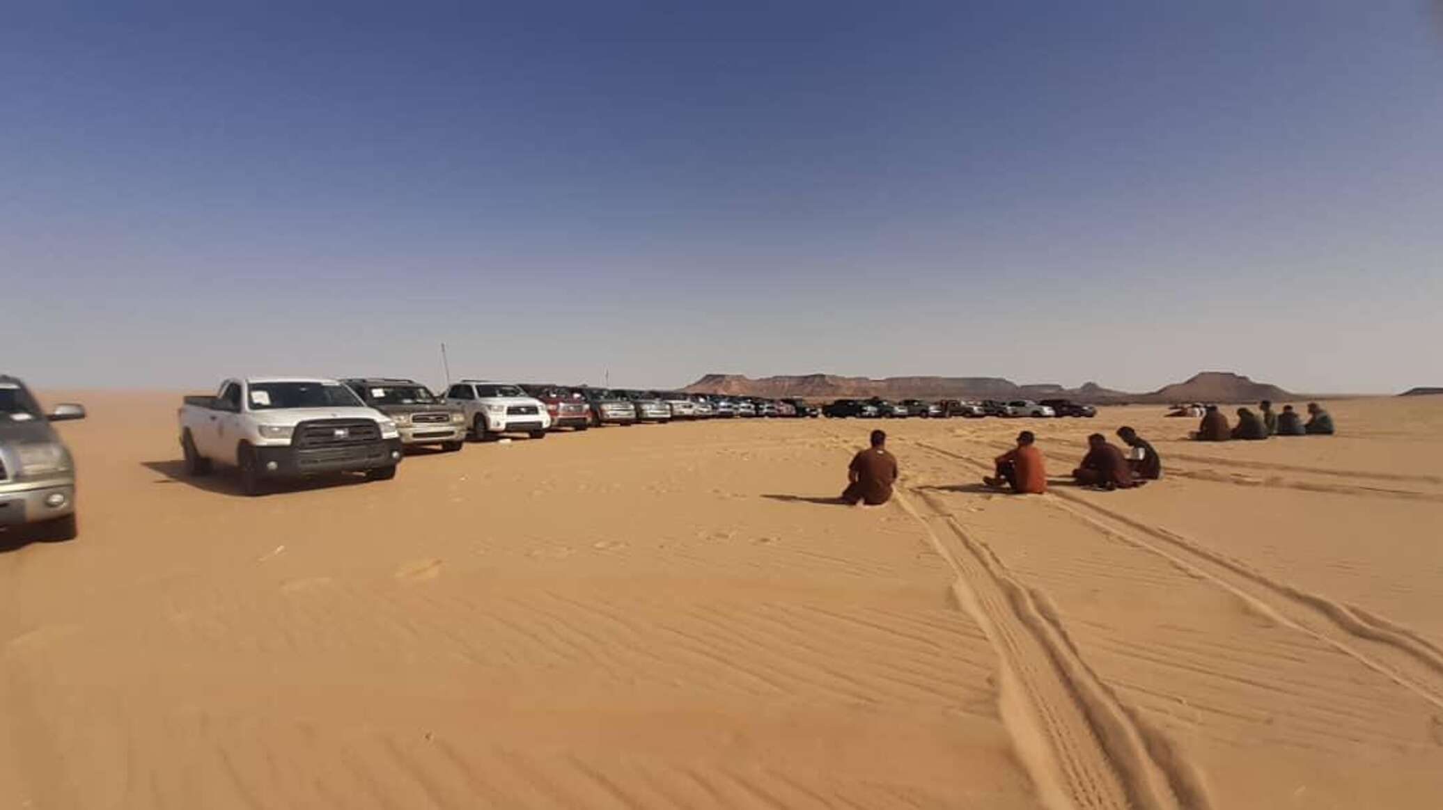 تاه في صحراء ليبيا... ناج يروي أياما من العطش والترقب حتى لحظة الإنقاذ