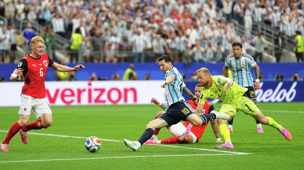 ليونيل ميسي، لاعب منتخب الأرجنتين، يسجل الهدف الثاني لفريقه خلال مباراة المجموعة العاشرة من كأس العالم لكرة القدم بين الأرجنتين والنمسا في أرلينغتون، تكساس، بالقرب من دالاس، يوم الاثنين 22 يونيو 2026. - سبوتنيك عربي