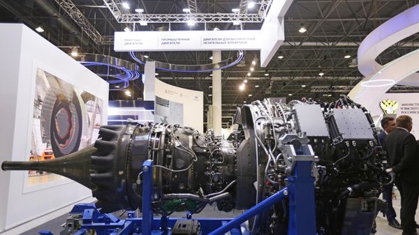 محرك الطائرة PD-8 في جناح شركة روستيخ، الذي تم عرضه في المنتدى الدولي التاسع للتطوير التكنولوجي TECHNOPROM-2022 في نوفوسيبيرسك. - سبوتنيك عربي