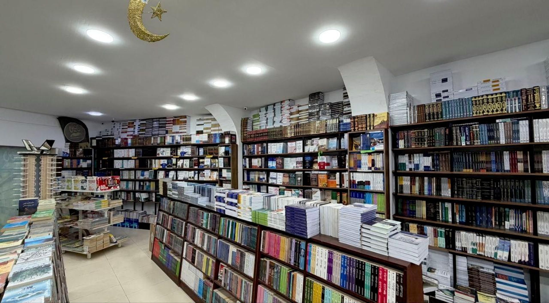 رفوف بلا قراء.. أزمة المكتبات والقراءة في ليبيا تتفاقم - سبوتنيك عربي, 1920, 25.06.2026
