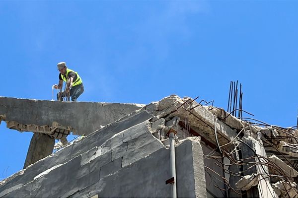 شح المواد وارتفاع تكاليف البناء يمنعان آلاف العائلات في غزة من العودة إلى بيوتها المدمرة
 - سبوتنيك عربي