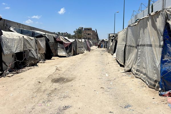 شح المواد وارتفاع تكاليف البناء يمنعان آلاف العائلات في غزة من العودة إلى بيوتها المدمرة
 - سبوتنيك عربي