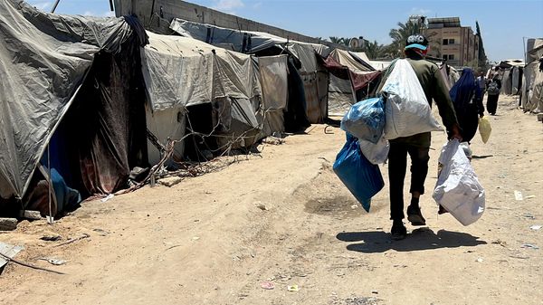 شح المواد وارتفاع تكاليف البناء يمنعان آلاف العائلات في غزة من العودة إلى بيوتها المدمرة
 - سبوتنيك عربي