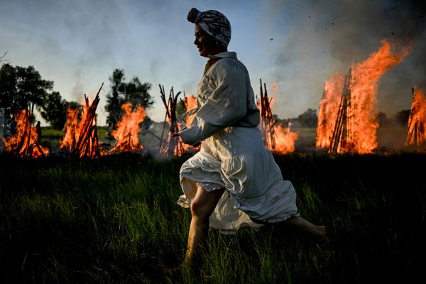مشارك في مهرجان الثقافات الوطنية في الانقلاب الصيفي على ضفاف نهر تارا في قرية أوكونيفو، مقاطعة أومسك، روسيا. - سبوتنيك عربي