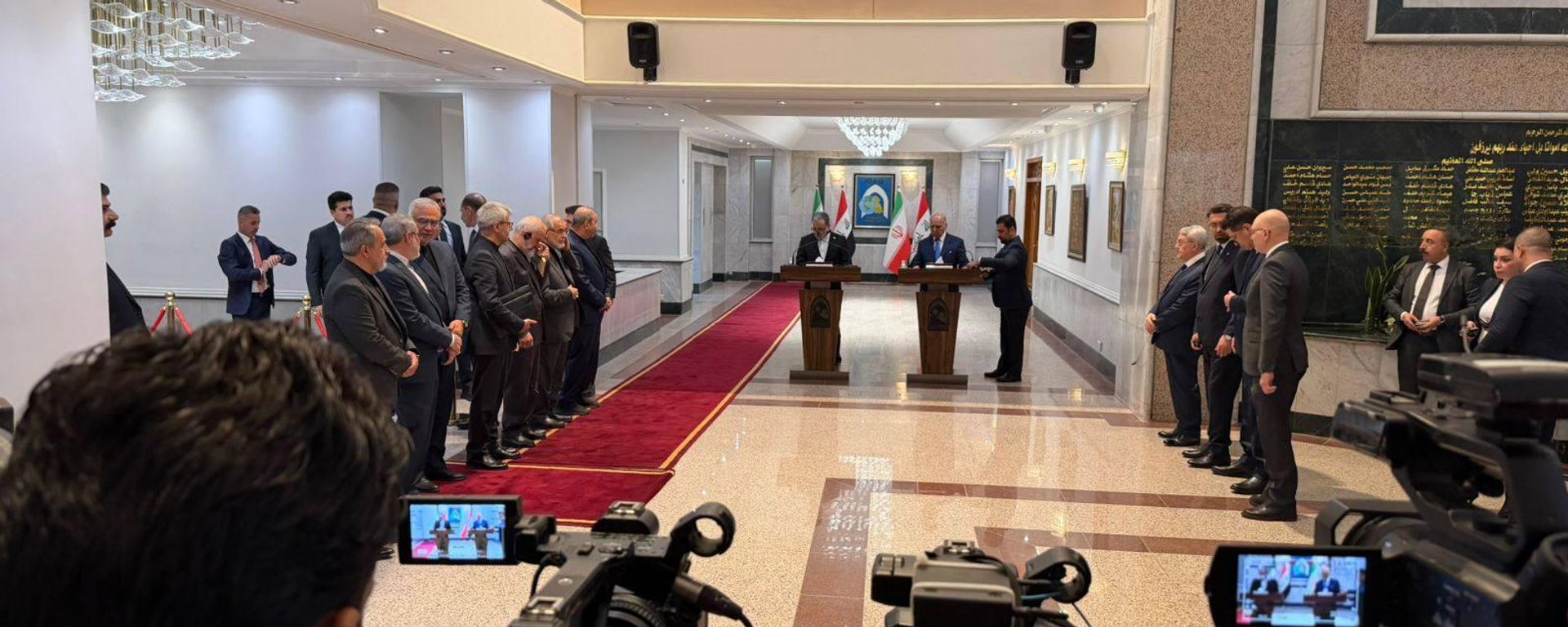 وزير الخارجية العراقي فؤاد حسين يلتقي نظيره الإيراني عباس عراقجي في بغداد - سبوتنيك عربي, 1920, 28.06.2026