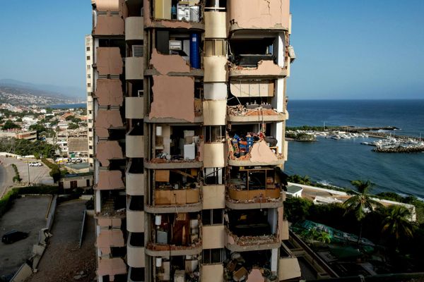 صورة تظهر أحد المباني المتضررة، بعد وقوع زلزال في لا غوايرا، فنزويلا. - سبوتنيك عربي