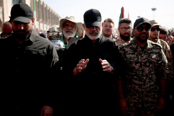 حضور القائد العام للحرس الثوري الإيراني، أحمد وحيدي، مراسم وداع عامة لتأبين المرشد الأعلى الراحل علي خامنئي. - سبوتنيك عربي