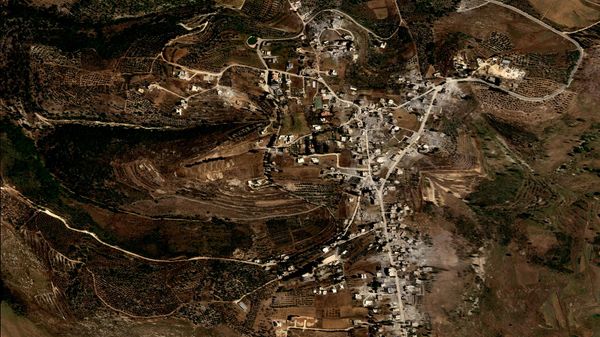صورة التقطها قمر صناعي لقرية فروان في لبنان، 24 يونيو/ حزيران 2026 - سبوتنيك عربي