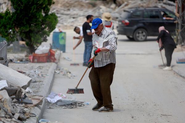 من صيدا إلى النبطية... متطوعون لإعادة الحياة إلى شوارع المدينة. - سبوتنيك عربي