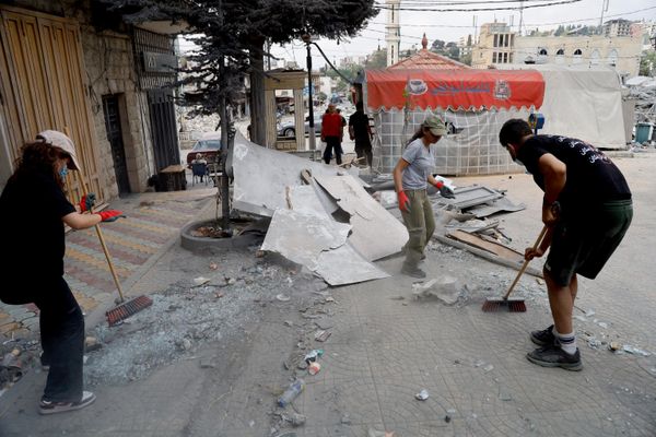 من صيدا إلى النبطية... متطوعون لإعادة الحياة إلى شوارع المدينة. - سبوتنيك عربي